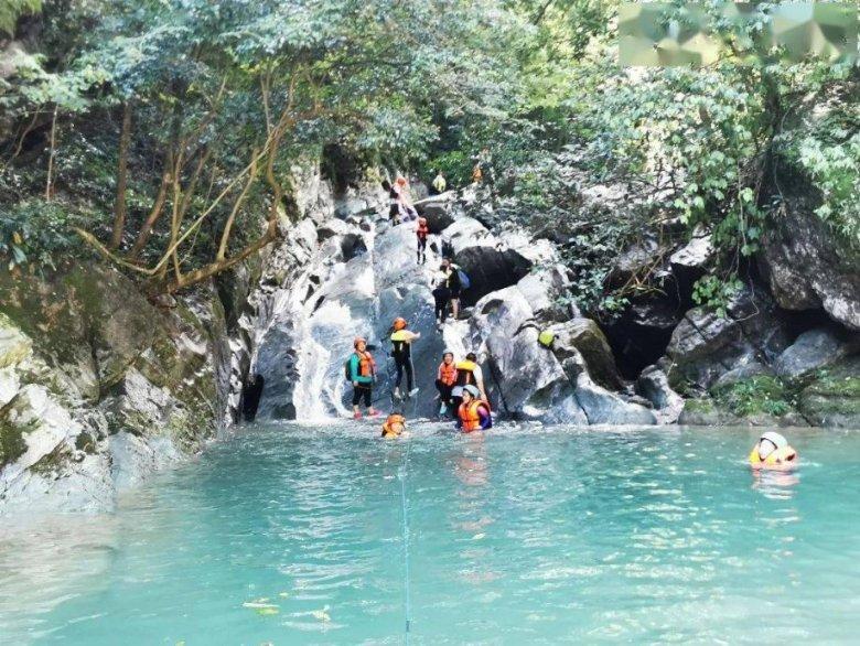 攀登高峰
