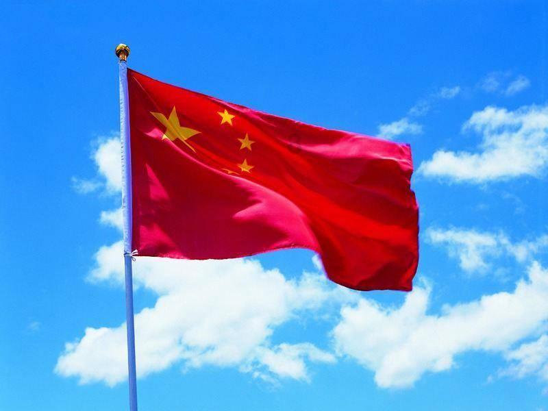 女生厦门植物园遇池鹭捕鱼,网友:才知道它的脖子可以伸这么长
